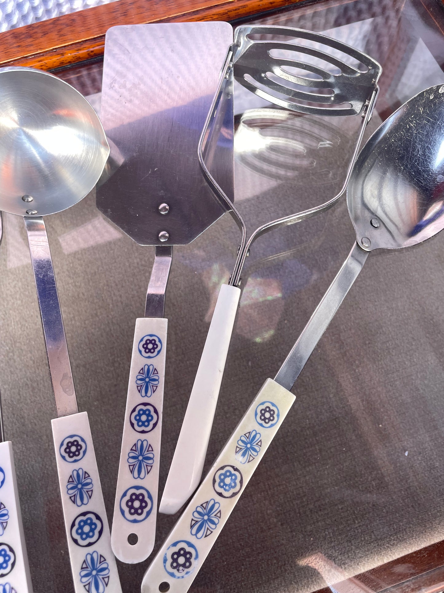 8 piece Vintage Ace Stainless Steel Kitchen Serving Utensil Set - White/Blue