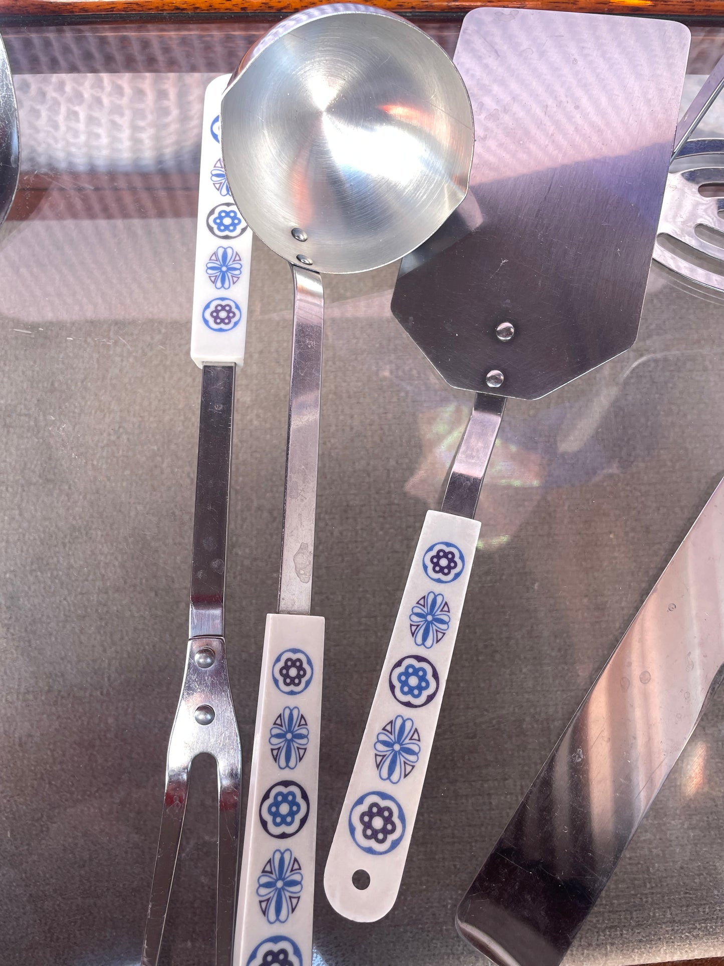 8 piece Vintage Ace Stainless Steel Kitchen Serving Utensil Set - White/Blue