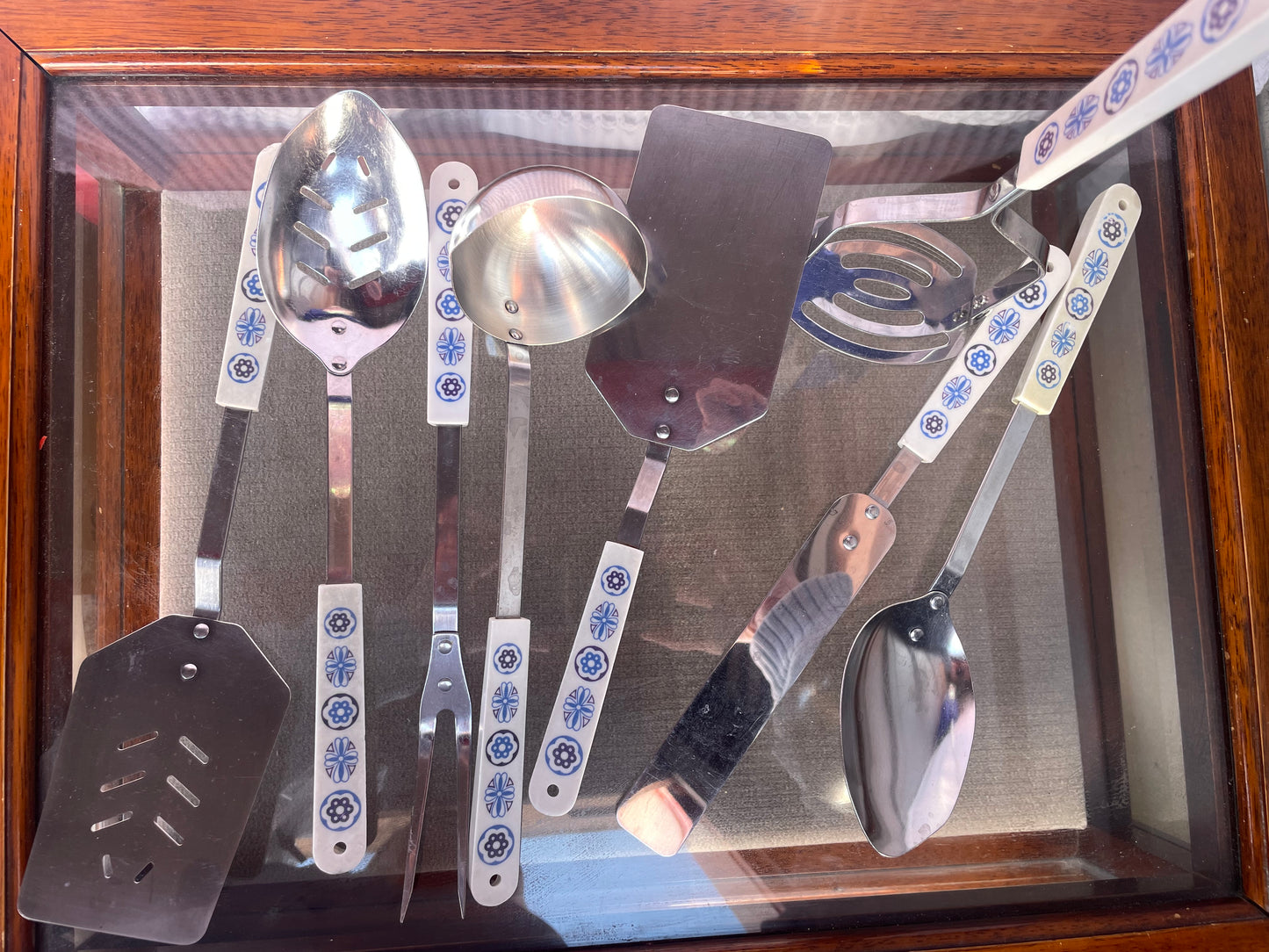 8 piece Vintage Ace Stainless Steel Kitchen Serving Utensil Set - White/Blue